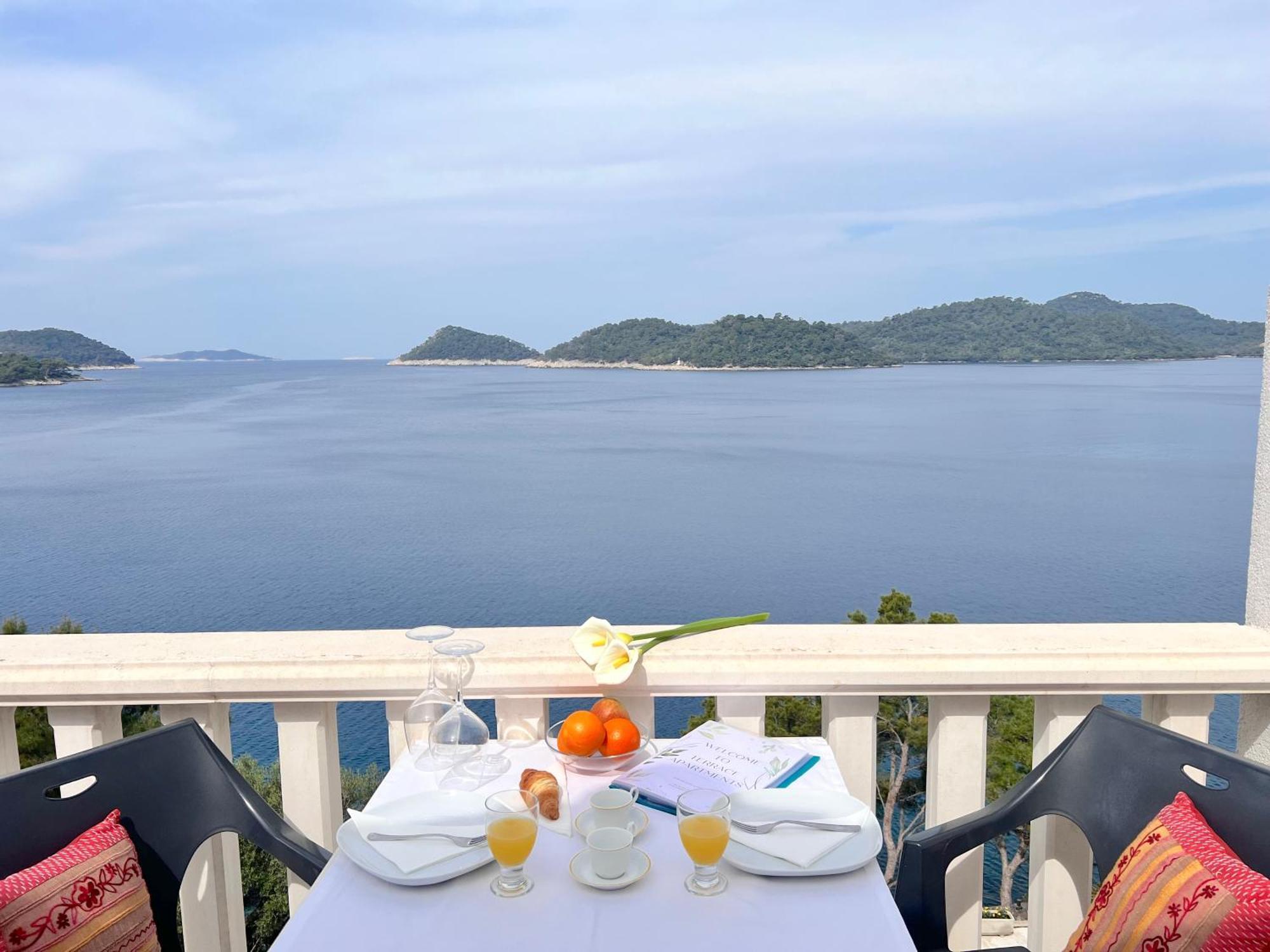 Terrace Studios With Panoramic Seaview 우블리 외부 사진