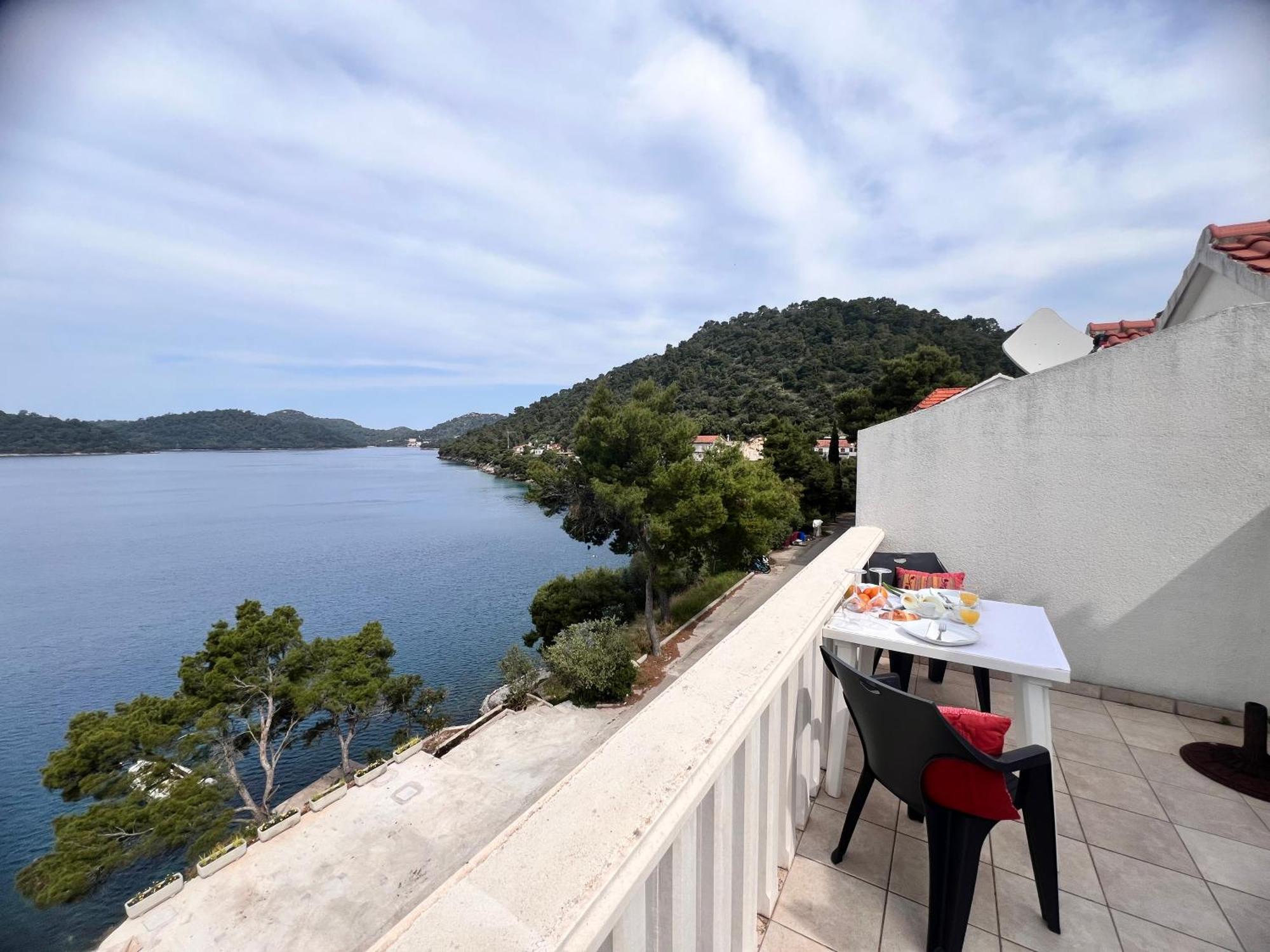 Terrace Studios With Panoramic Seaview 우블리 외부 사진