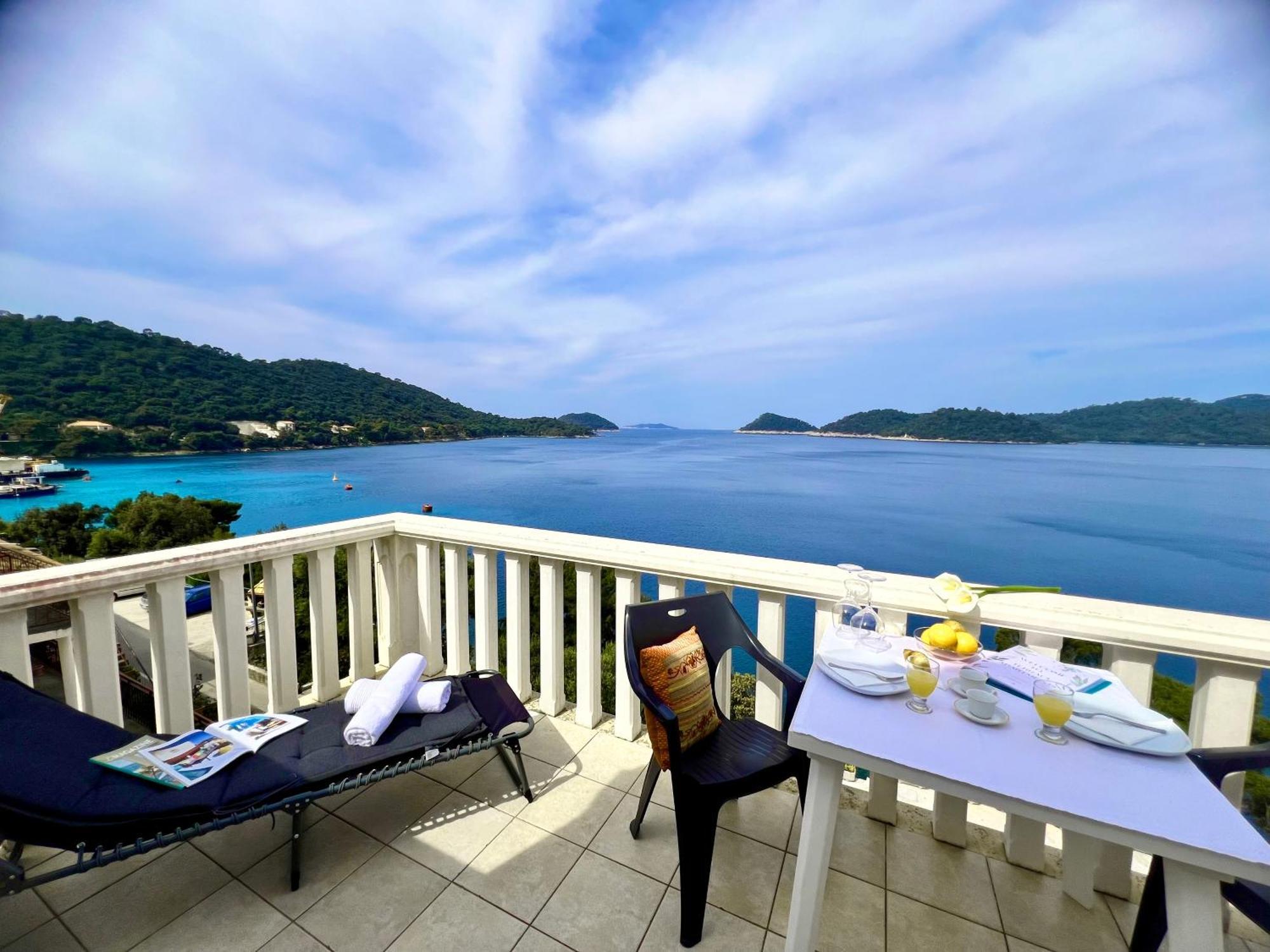 Terrace Studios With Panoramic Seaview 우블리 외부 사진