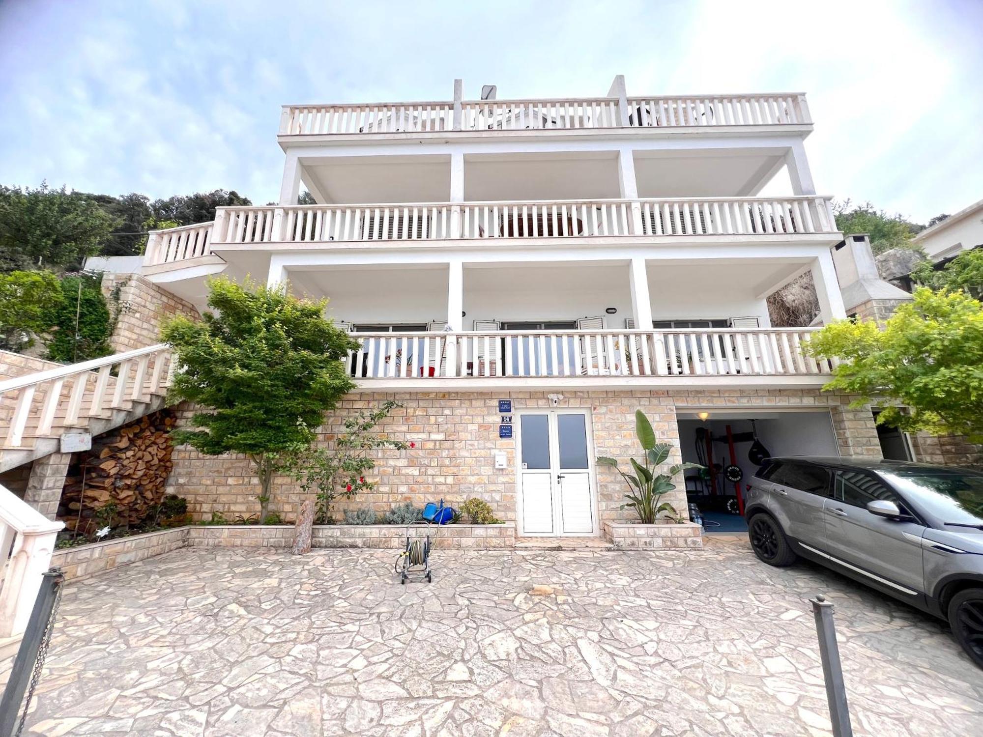 Terrace Studios With Panoramic Seaview 우블리 외부 사진