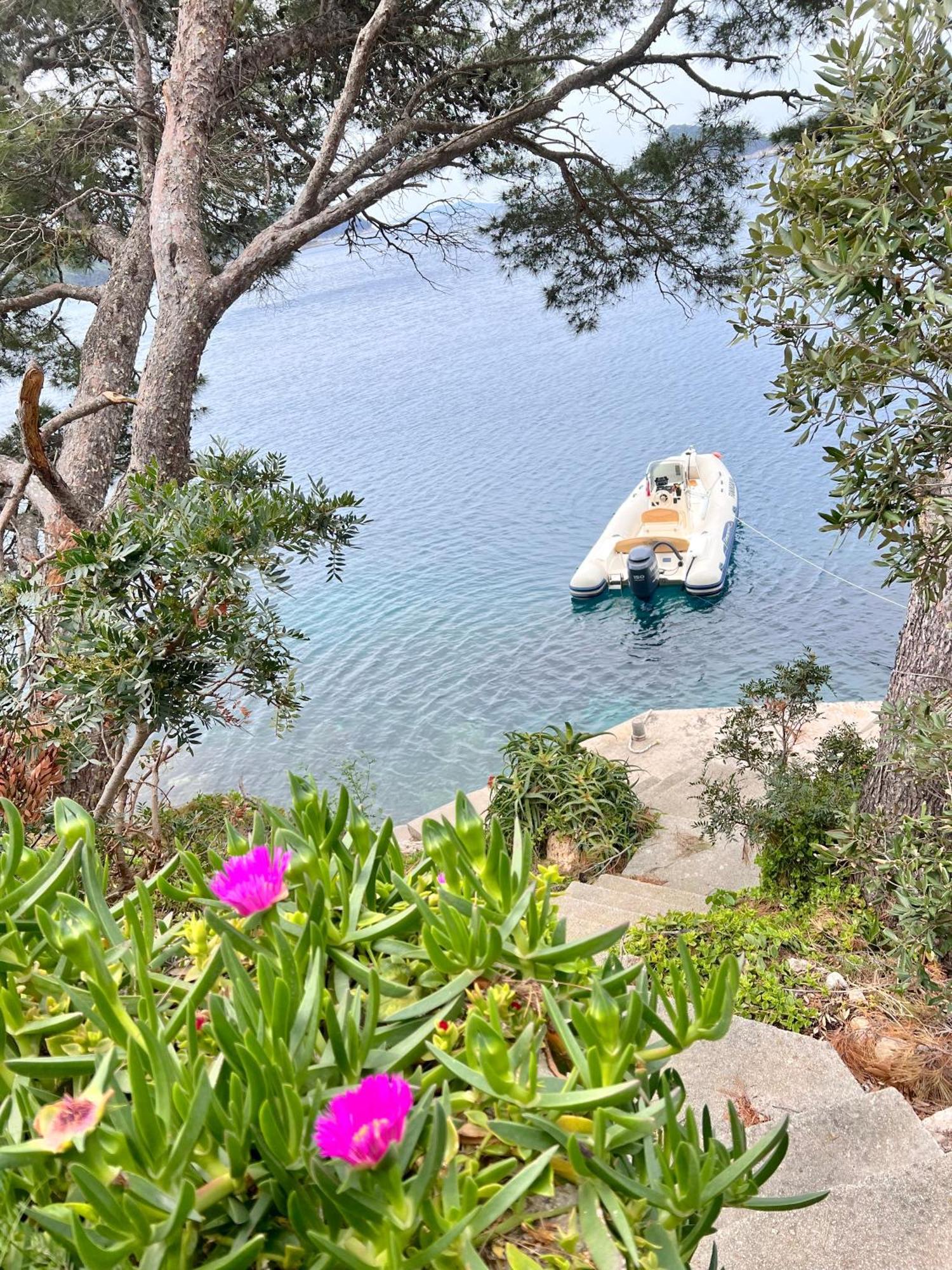 Terrace Studios With Panoramic Seaview 우블리 외부 사진